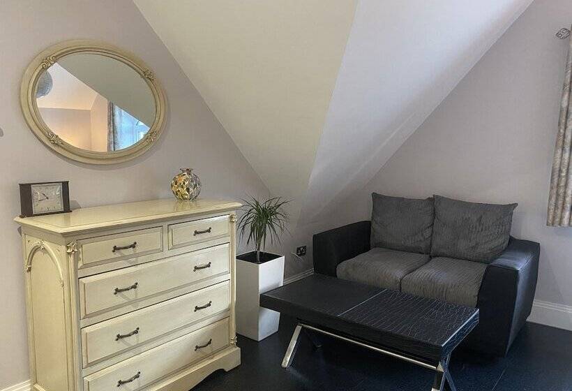 بنسيون Harlestone Retreat  Adults Only