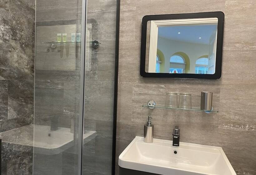 بنسيون Harlestone Retreat  Adults Only