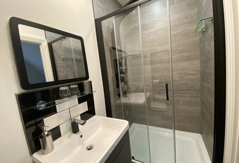 بنسيون Harlestone Retreat  Adults Only