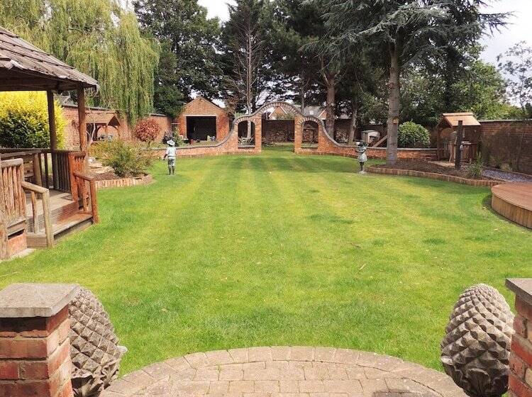 بنسيون Harlestone Retreat  Adults Only