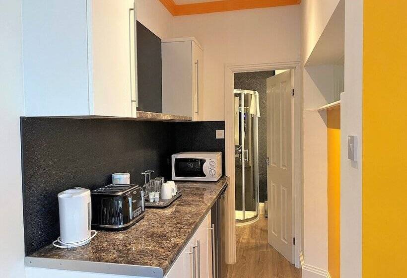 بنسيون Harlestone Retreat  Adults Only