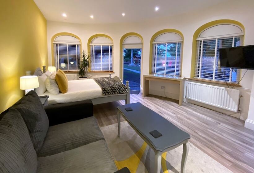 بنسيون Harlestone Retreat  Adults Only