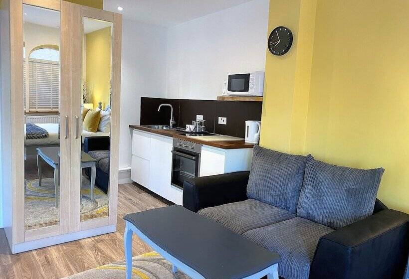 بنسيون Harlestone Retreat  Adults Only