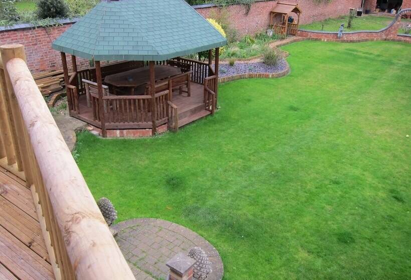 بنسيون Harlestone Retreat  Adults Only