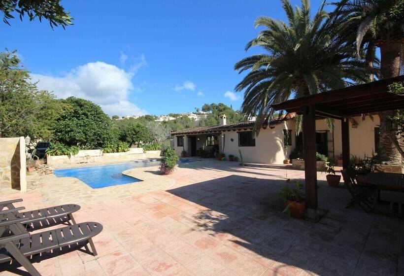 Private & Luxurious Villa With Pool   Lots Of Space & Short Walk To The Sea