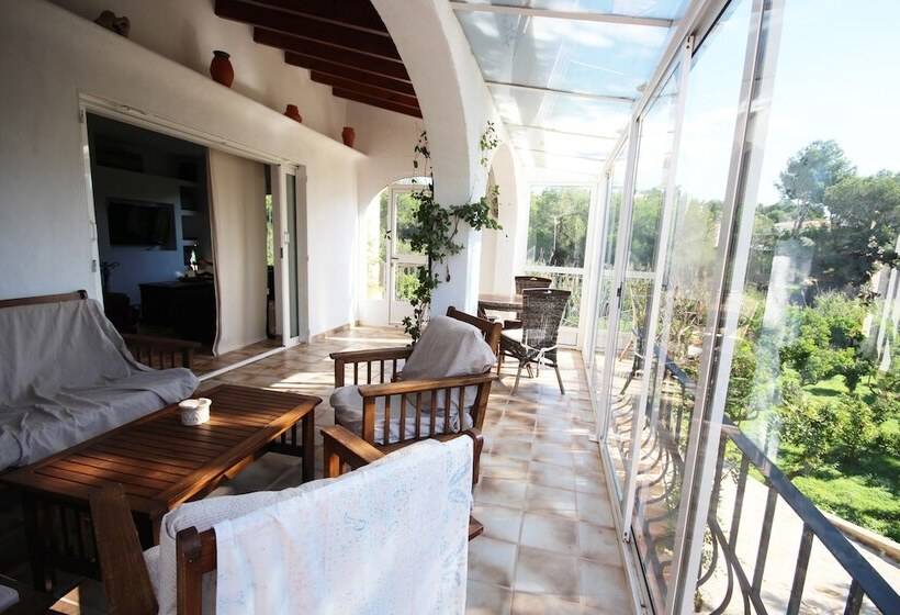 Private & Luxurious Villa With Pool   Lots Of Space & Short Walk To The Sea