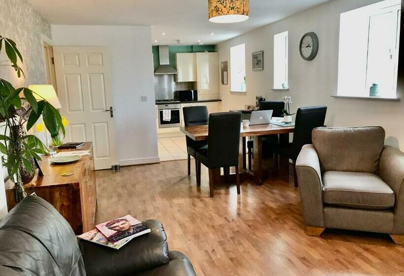 The Orchid Central Beeston Private Apartment Smarttv Free Wi Fi Tram Parking