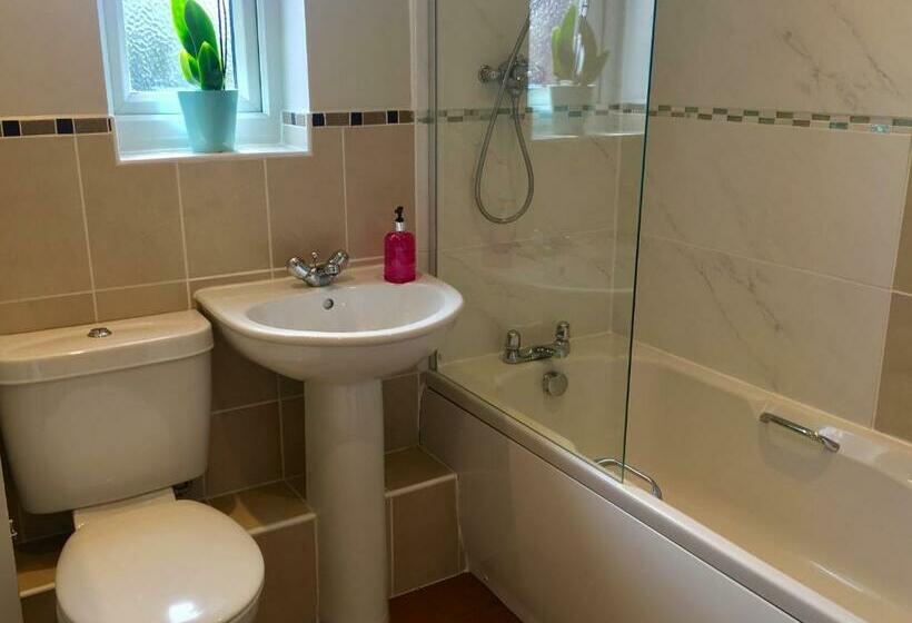 The Orchid Central Beeston Private Apartment Smarttv Free Wi Fi Tram Parking