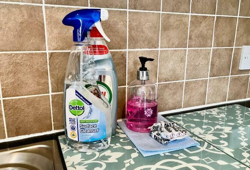 The Orchid Central Beeston Private Apartment Smarttv Free Wi Fi Tram Parking