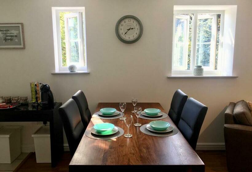 The Orchid Central Beeston Private Apartment Smarttv Free Wi Fi Tram Parking