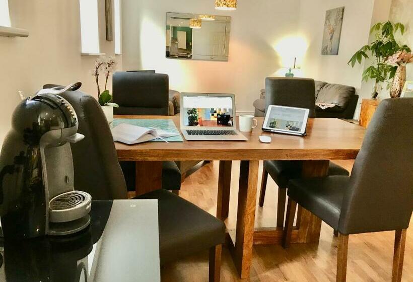 The Orchid Central Beeston Private Apartment Smarttv Free Wi Fi Tram Parking