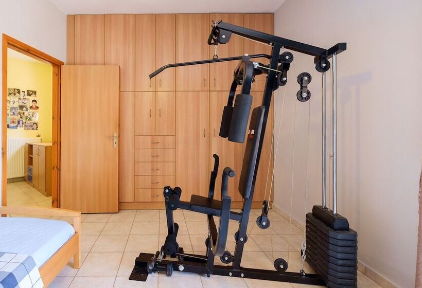 Relaxing Family Home Near Beaches