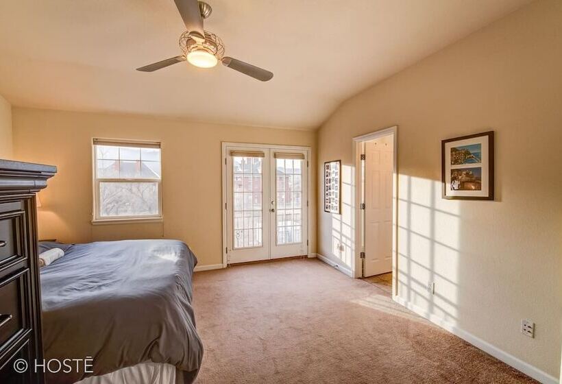 3br Downtown Townhome /w Stunning Balcony Views!