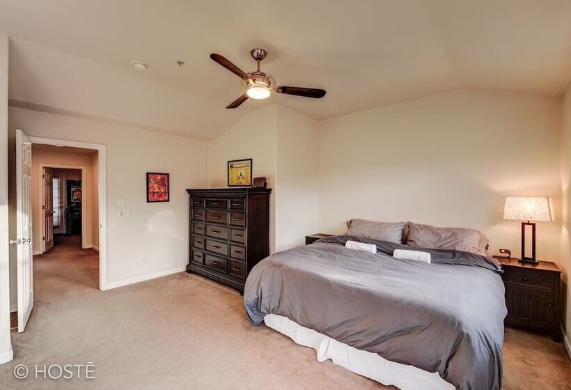 3br Downtown Townhome /w Stunning Balcony Views!