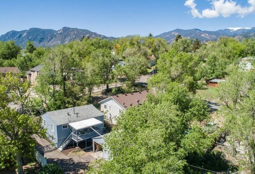 3brdowntownwalk To Everywhere & Bars W/fire Pit