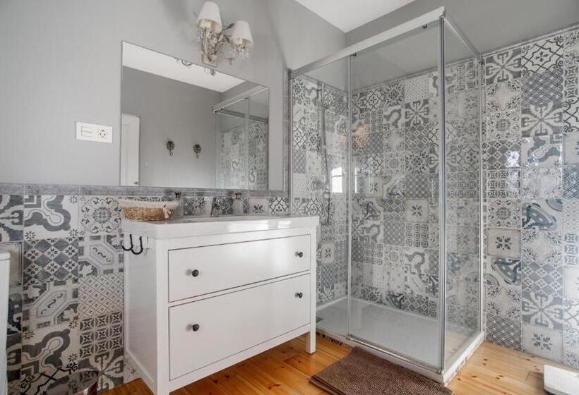 Spacious House With Garden In Sardon De Duero