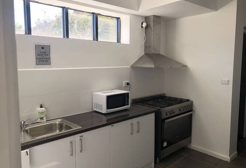 Общежитие St Kilda Accommodation