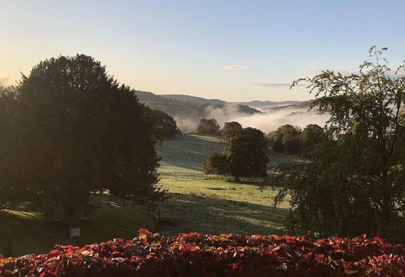 تختخواب و صبحانه Florence Nightingale Suites At Lea Hurst