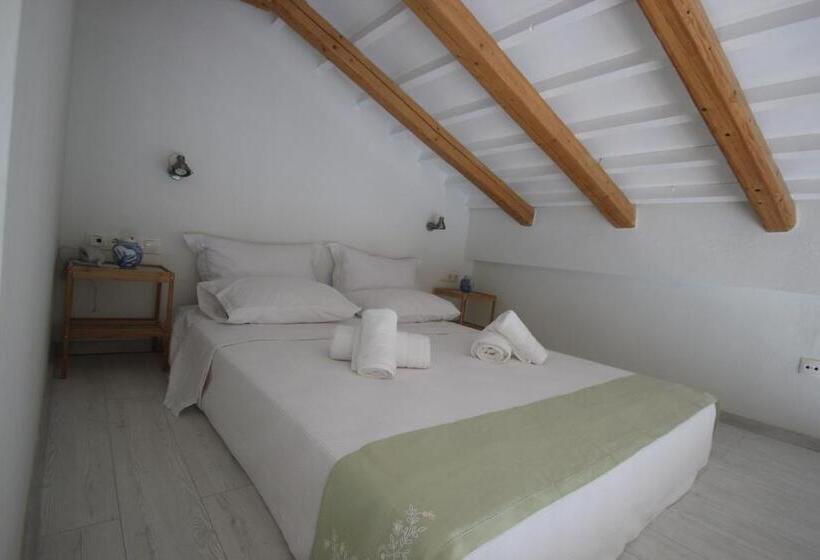 تختخواب و صبحانه L Anima Boutique Suites