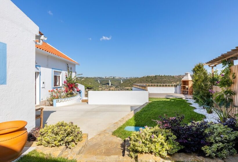 Carvoeira Surf & Family Villa