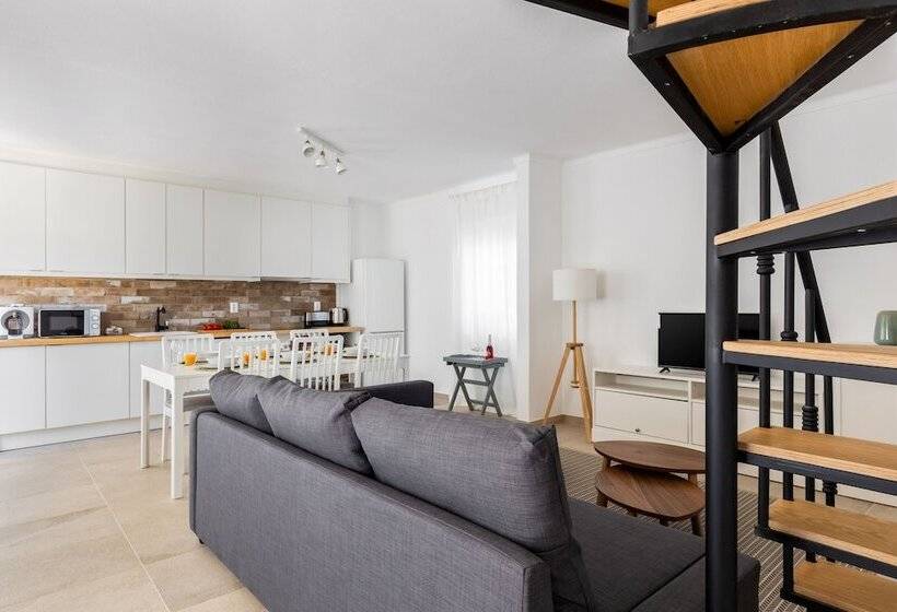 Carvoeira Surf & Family Villa