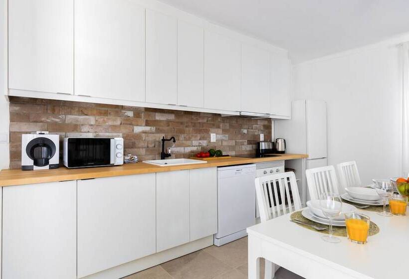 Carvoeira Surf & Family Villa