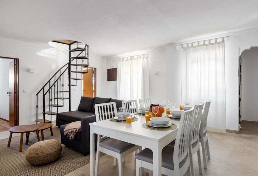 Carvoeira Surf & Family Villa