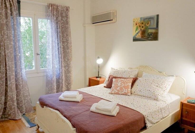 Comfortable Apartment In Kallithea By Athenian Homes