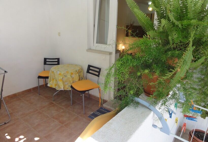 Cozy Apartment Buterer