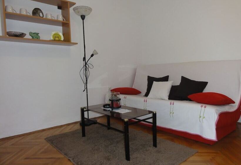 Cozy Apartment Buterer