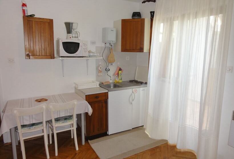 Cozy Apartment Buterer