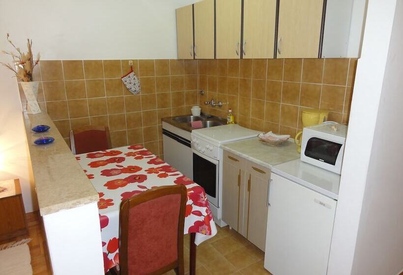 Cozy Apartment Buterer