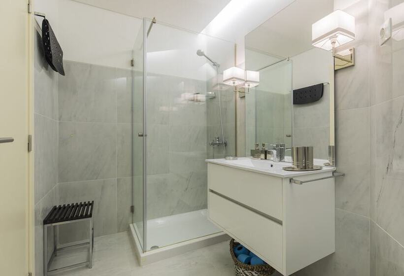 Cozy Seaview Apartment