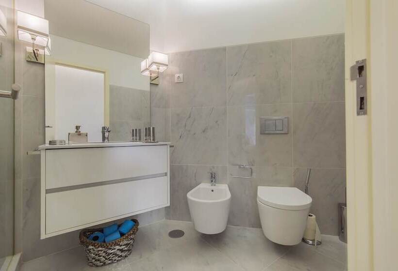 Cozy Seaview Apartment