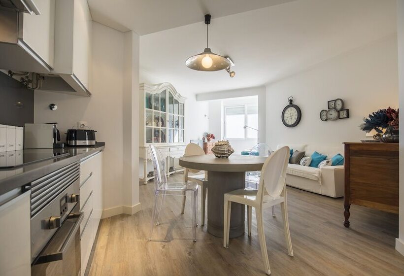 Cozy Seaview Apartment