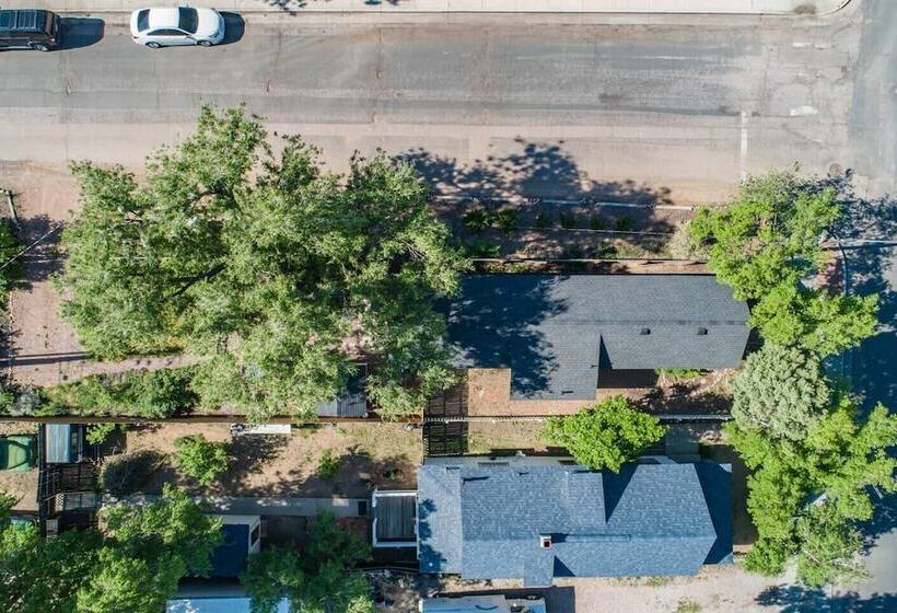 Craft Brewery Perfection! Charming & Dog Friendly