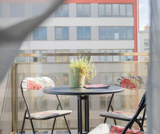 Cute And Sunny Studio In Zagreb With Balcony & Free Parking