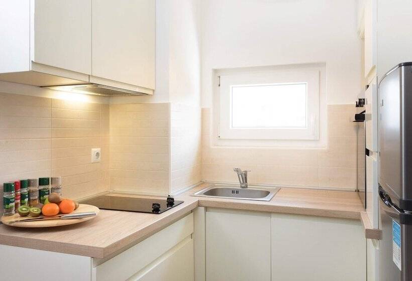 Cute And Sunny Studio In Zagreb With Balcony & Free Parking