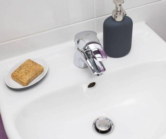 Cute And Sunny Studio In Zagreb With Balcony & Free Parking