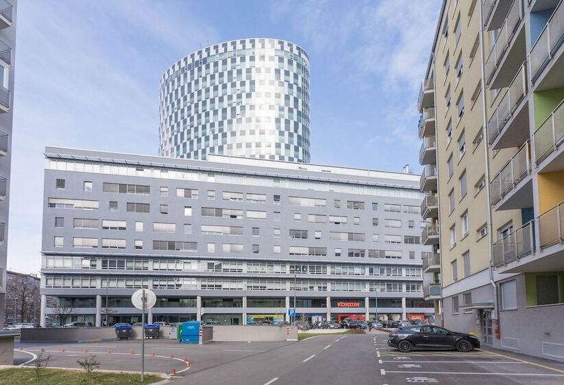 Cute And Sunny Studio In Zagreb With Balcony & Free Parking