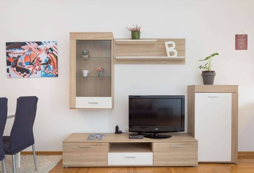 Cute And Sunny Studio In Zagreb With Balcony & Free Parking