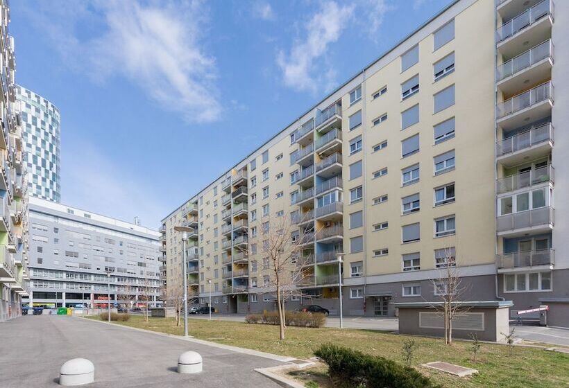 Cute And Sunny Studio In Zagreb With Balcony & Free Parking