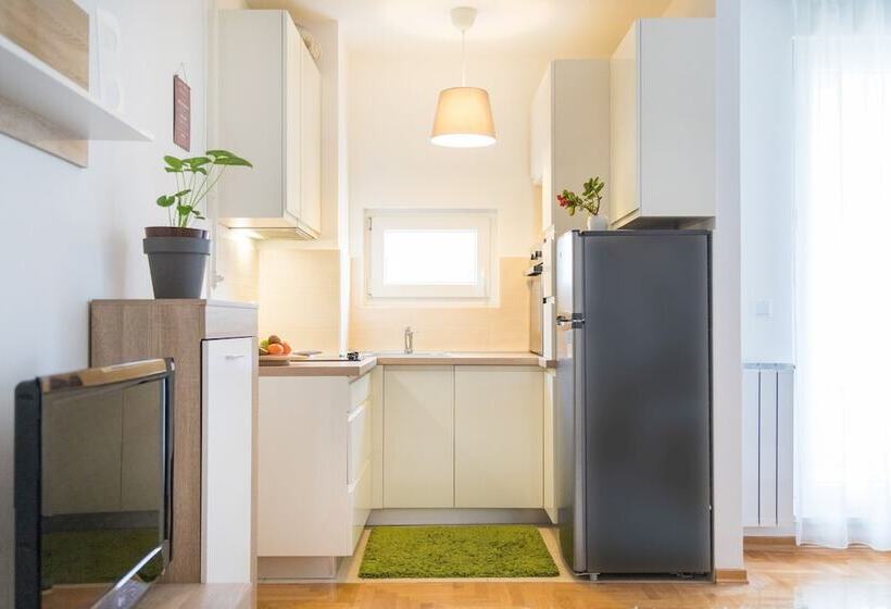 Cute And Sunny Studio In Zagreb With Balcony & Free Parking