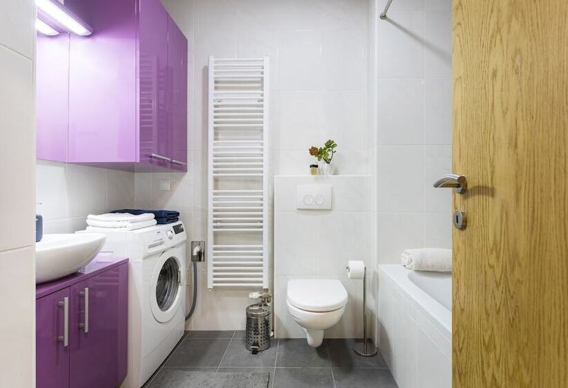 Cute And Sunny Studio In Zagreb With Balcony & Free Parking