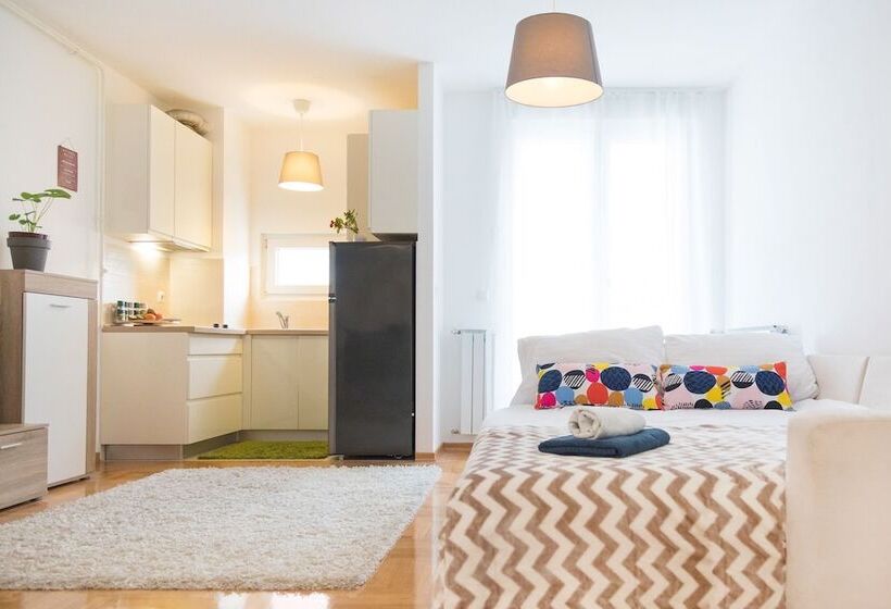 Cute And Sunny Studio In Zagreb With Balcony & Free Parking