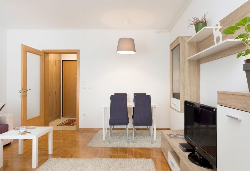 Cute And Sunny Studio In Zagreb With Balcony & Free Parking