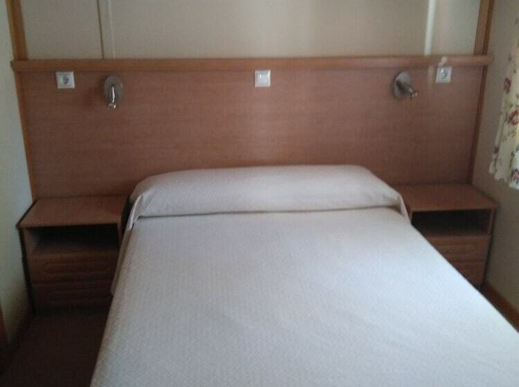 هتل Camping Fuentes Blancas