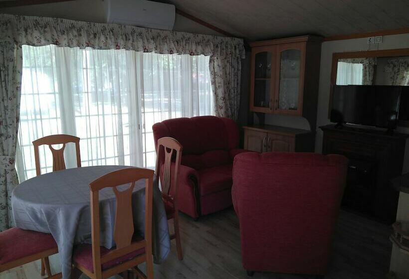 هتل Camping Fuentes Blancas