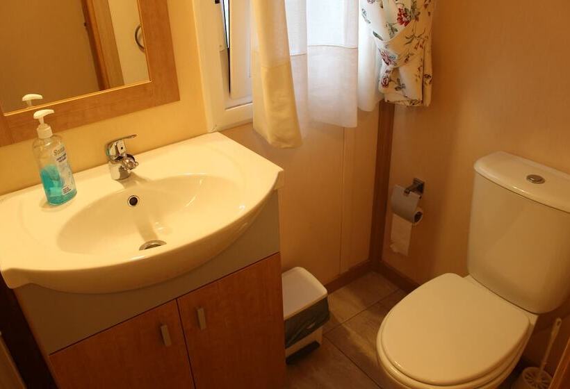 هتل Camping Fuentes Blancas