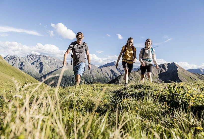 בית מלון כפרי Cresta